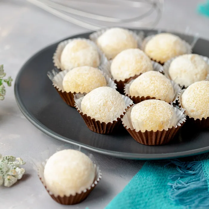 Trufas de coco em forminhas